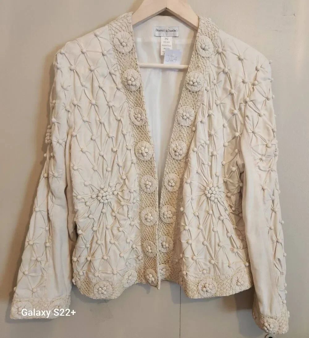 J24 Drapers & Damons 100% silk cream knotted & lace textured -Lined w Open front